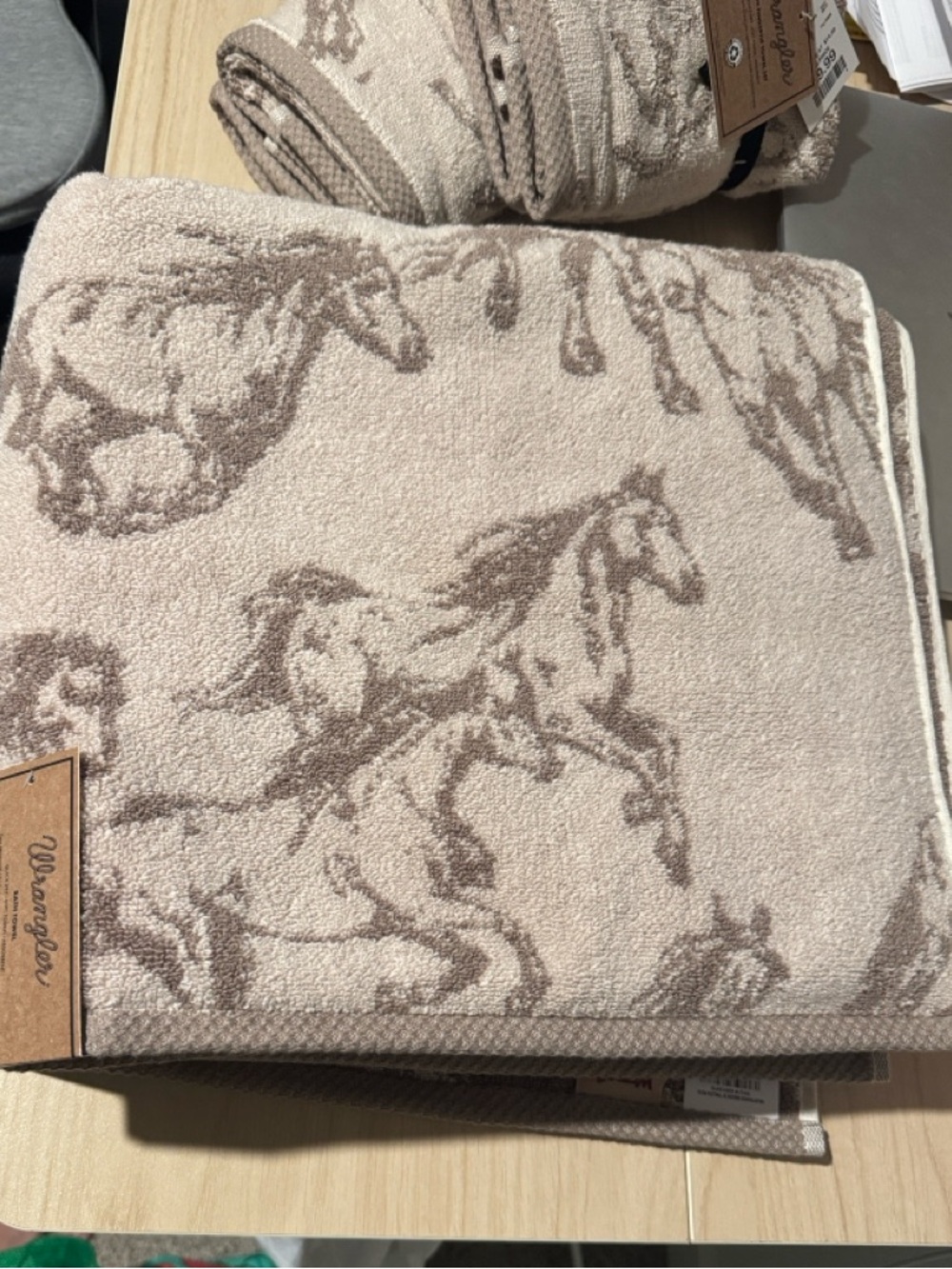 Wrangler Taupe and Brown Horse-Print 2 bath towels + 2 hand towels - NWT